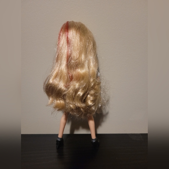 Bratz Cloe Party 10th Anniversary doll - Picture 6 of 8